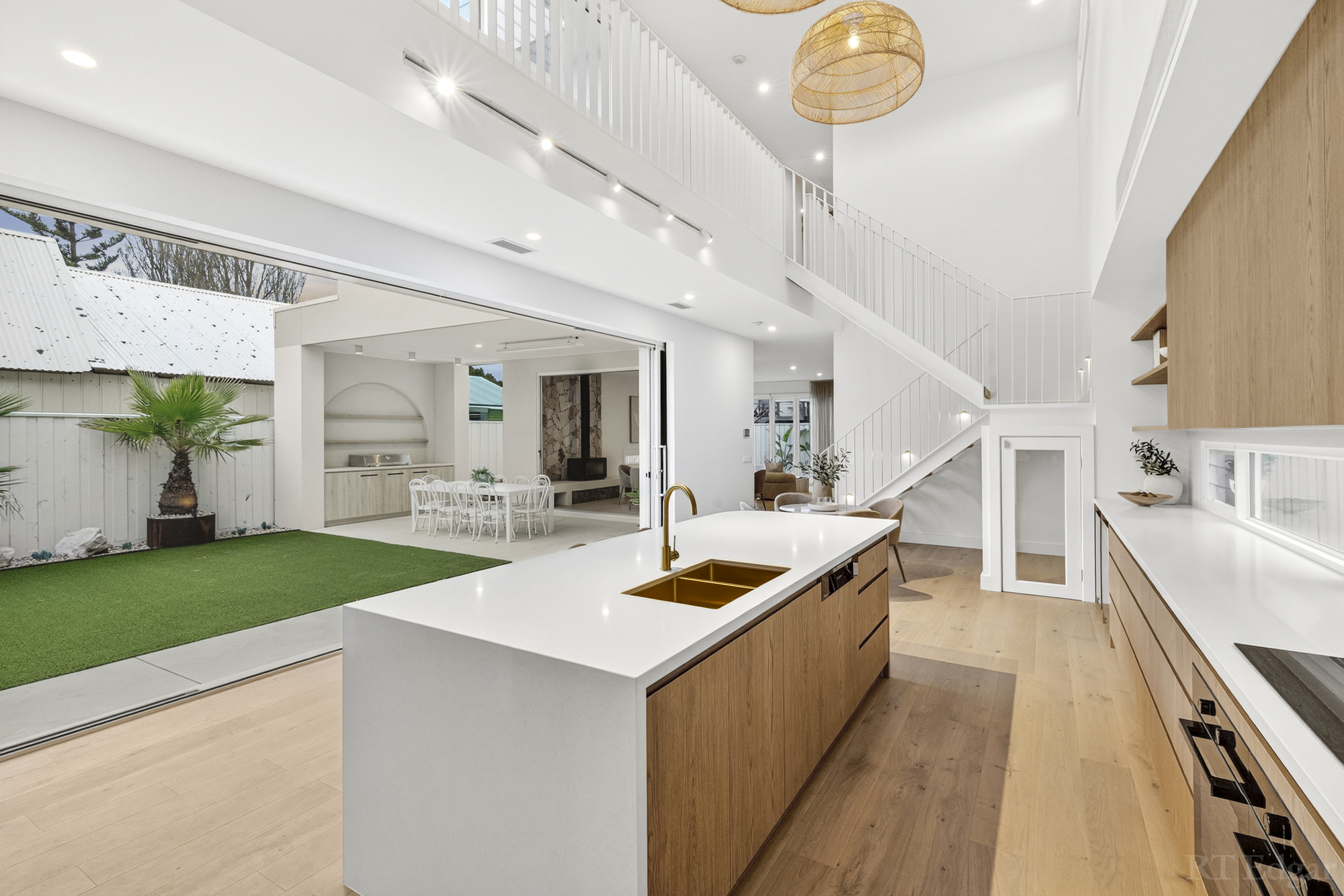 Thorn Street custom home photo 06